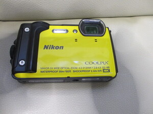 ニコン Nikon デジタルカメラ 少し難ありCOOLPIX W300 [イエロー]