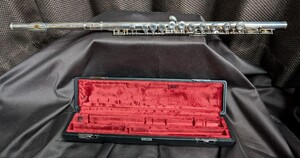 YAMAHA FLUTE ヤマハフルー ト　銀製SILVER製　MODEL YFL311 NIPPON GAKKI CO., LTD.JAPAN 刻印オリジナルハードケース入り管楽器 シルバー