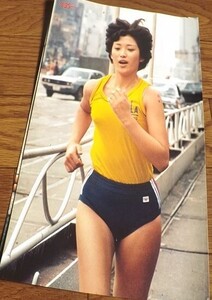 ★70年代【山口百恵⑫】 水着雑誌切抜き　いくつ落札しても送料230円