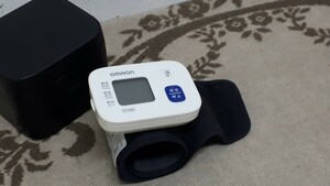 【動作確認済み】自動電子血圧計 オムロン HEM-6161 電池式 単4電池 手首式 血圧測定器 管理医療機器 健康 家庭用 八王子市 引き取りOK