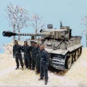 ■1/35■タイガー1 戦車■ジオラマ■ドイツ軍、完成品、ww2、 ドイツ、戦車兵、戦車服、パンツァージャケット プラモデル ■あe