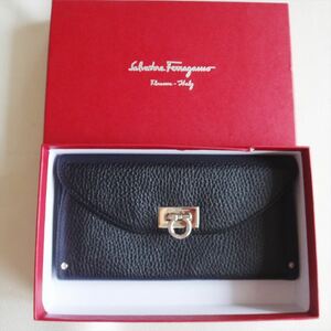 Salvatore Ferragamo フェラガモ メンズ レディース 財布 コイン入れ有り 黒 レザー中古 t-005