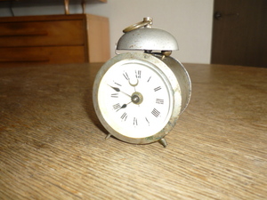 大正頃のSEIKOSHAの小型目覚まし置き時計