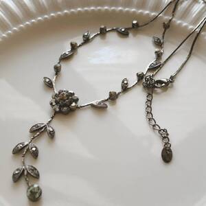 美品　ダーク系ネックレス　お花　石　ゴシック　　Vintage jewelry accessories 0342