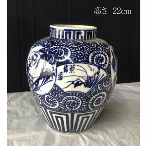 ●e2188 古伊万里 染付 壺 蛸唐草 窓絵 高さ22cm 飾り壺 飾壺