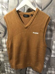 1円 ★ XLARGE エクストララージ ★ 送料600円OK ★ STANDARD LOGO KNIT VEST ベスト 101223015001 サイズM ブラウン　FK