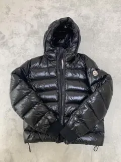 Moncler モンクレール　フード付き ブラックダウンジャケット