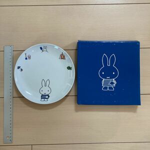 キャラクターグッズ　☆　食器用品　廃番貴重　非売品　懐かしい　プレート・お皿　青　miffy　ミッフィー×ローソン　コラボ　未使用