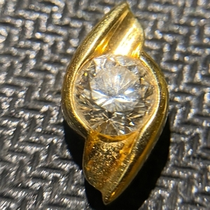 K18 × 1.01ct ダイヤモンド ペンダントトップ 2.74g 豪華な輝き