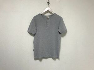 美品本物アヴィレックスAVIREXコットンレーヨンヘンリーネック半袖TシャツメンズアメカジサーフビジネススーツグレーLインナー