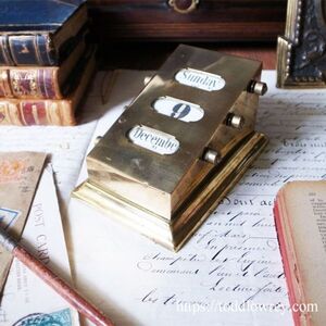 【過ぎゆく時をくるりと廻す】イギリス アンティーク デスクカレンダー 真鍮 ディスプレイ◆Antique Brass Perpetual Desk Calendar◆