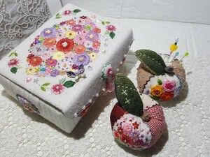 ハンドメイド*りんごのピンクッション*カルトナージュ*小物入れ(手刺繍)