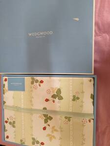 WEDGWOOD　ウェッジウッド　綿毛布　　ワイルドストロベリー柄　グリーン　140×200ｃｍ