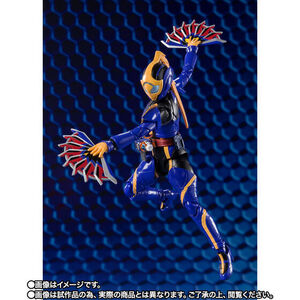 ■S.H.Figuarts 仮面ライダージャンヌ コブラゲノム＆ラブコフ クジャクゲノム■web限定