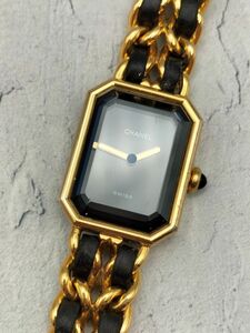 U60 1円～ 不動品 シャネル CHANEL プルミエール クオーツ QUARTZ 腕時計 黒文字盤 ゴールドカラー レディース