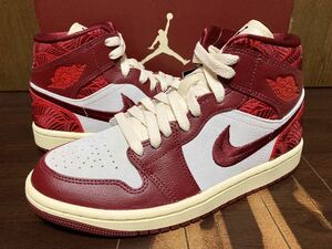 22年製 NIKE WMNS AIR JORDAN 1 MID SE Tiki Leaf ナイキ ウィメンズ エア ジョーダン ティキ リーフ 蓮 AJ1【DZ2820-601】TEAM RED US6