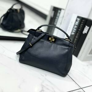 33392 FENDI　フェンディ　ミニピーカブー　ネイビー