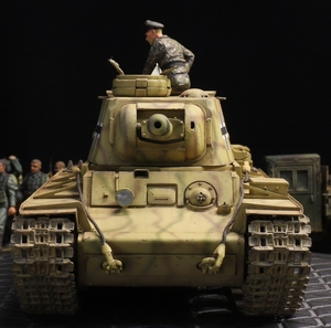 1/35 ドイツ軍鹵獲車輛(ソビエト連邦 KV－1重戦車・48口径75ミリ砲装備)戦車兵フィギュア×1体付き 制作完成品
