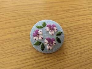 ビオラ　刺繍ブローチ