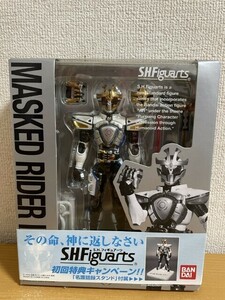 【中古美品】S.H.Figuarts(フィギュアーツ) 仮面ライダーイクサ 仮面ライダーキバ 完成品 フィギュア バンダイ　名護語録スタンド付