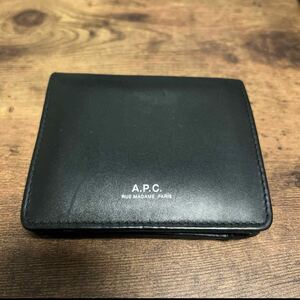 A.P.C. アーペーセー　財布　短財布　二つ折り　 レザー 黒　ブラック　シルバー