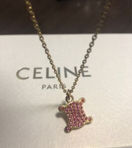 セリーヌCELINE まかダム ロゴチャーム ゴールド系 ライトピンクのストーン付き ネックレスチェーンプレゼント