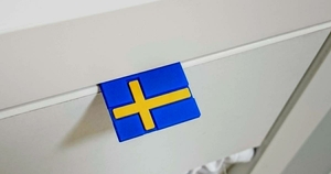  IKEA家具にも★タグ型スウェーデンフラッグ★デコレーションエンブレムV40 V60 XC60 XC70 V70 S60　XC40　VOLVOステッカー