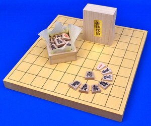 木製将棋セット　ヒバ1寸卓上将棋盤セット(将棋駒アオカ押し駒)　※緻密な木目の卓上将棋盤と見やすい書体の木駒の将棋セット