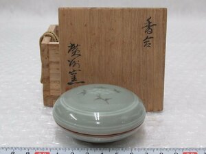 P3071 廣州窯 高麗青磁 花文 香合 茶器 茶道具 共箱