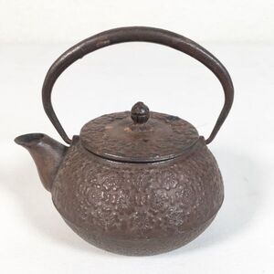 南部鉄器 岩鋳 急須 伝統工芸品 アンティーク 茶道具 桜模様 鉄瓶