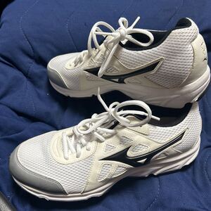 新品激安！ミズノ MIZUNO メンズ ランニングシューズ MAXIMIZER 19 27㎝ワイド定価4950円　送料全国600円