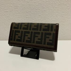 使用回数少　美品　FENDI フェンディ ズッカ柄 キャンバス ブラウン系 長財布 