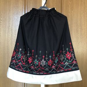 刺繍 膝下丈 フレアスカート 150 女の子　黒