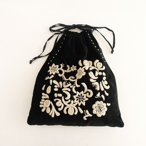 カディー&コー Khadi and Co *VELVET EMBROIDERED BAG*かばん巾着綿黒刺しゅう0624(ba7-2406-91)【51G42】