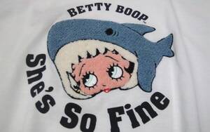 ☆レディース☆BETTYBOOP ☆とっても可愛い☆サメ着ぐるみ♪ベティちゃんモコモコの白色半袖Tシャツです(o^―^o)大きいサイズ３L☆新品☆