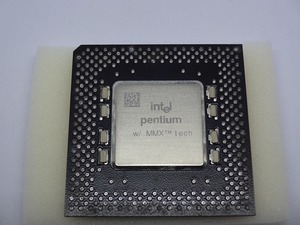 Intel MMX Pentium 200MHz SL26J Socket 7