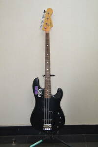 N1）フェンダー　Fender 　PRECISION BASS　MADE 　IN JAPAN　E955271　GOTOH　ソフトケース付き　動作未確認