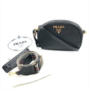 美品 PRADA プラダ ロゴ ゴールド金具 レザー IBH130 ショルダー バッグ ブラック 替えストラップ付 a4742