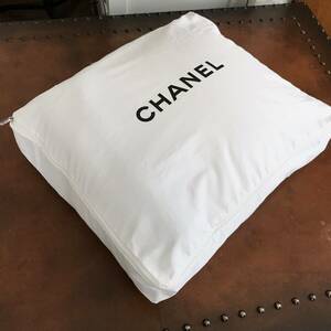 ★ シャネル CHANEL ロゴ入り ホワイト×ブラック クッションカバー クッション 非売品 サイズ 46×40×8㎝ 未使用 希少 レア ★ 