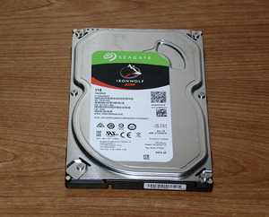 ★ 1TB ★Seagate IRONWOLF【 ST1000VN002 】薄型 AVコマンド対応 良品 ★4HE