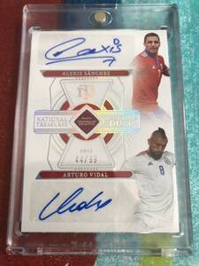 44/99 アレクシスサンチェス アルトゥールビダル PANINI NATIONAL TREASURES DUAL CHILE AKEXRS SMNLHEZ ARTURO VIDAL チリ代表直筆サイン