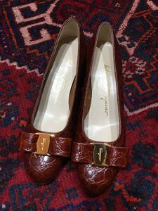 新品未使用Salvatore Ferragamo VARA CROCODILE LEATHER EMBOSSED PUMPSサルヴァトーレフェラガモヴァラクロコ型押しレザーパンプス