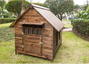 新入荷☆屋外用 耐候性 木製 天然木 犬小屋 ペットハウス ドッグハウス 犬舎 三角屋根 脚付き 中型犬 通気性 組み立て 夏は涼しく冬は暖か