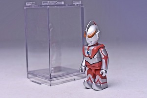 【グリコマンとビスコ君＆ウルトラマン キューブリック】★ニセ・ウルトラマン★純正ディスプレイケース付★KUBRICK★MEDICOM TOY★