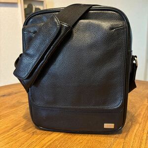 ダンヒル dunhill 本革 ショルダーバッグ ブラック レザー 黒 斜め掛け ビジネス 