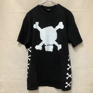 242.ステューシープリントTシャツ古着アメカジUSAアメリカ西海岸ストリートスケーターサーファーサイズMブラックドクロ