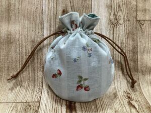 巾着袋 巾着　いちご　花　花柄　丸底　ハンドメイド ミニ巾着 drawstring bag handcrafted