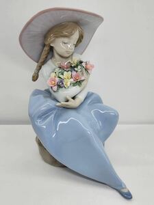 LLADRO リヤドロ 「 花の香りに包まれて 」 フィギュリン 少女 女の子 陶器 人形 置物