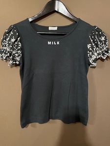 ★USA古着　ＭＩＬＫ　Tシャツ　パフスリーブ　花柄　黒　サイズＳ程度