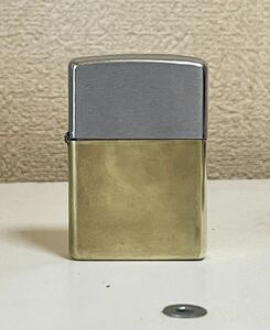 珍しいZippoです。ケースは23年ブラス製のボトムとクロムメッキの蓋で出来た珍品です。　早い者勝ち。 ジッポー オイルライター ZIPPO 